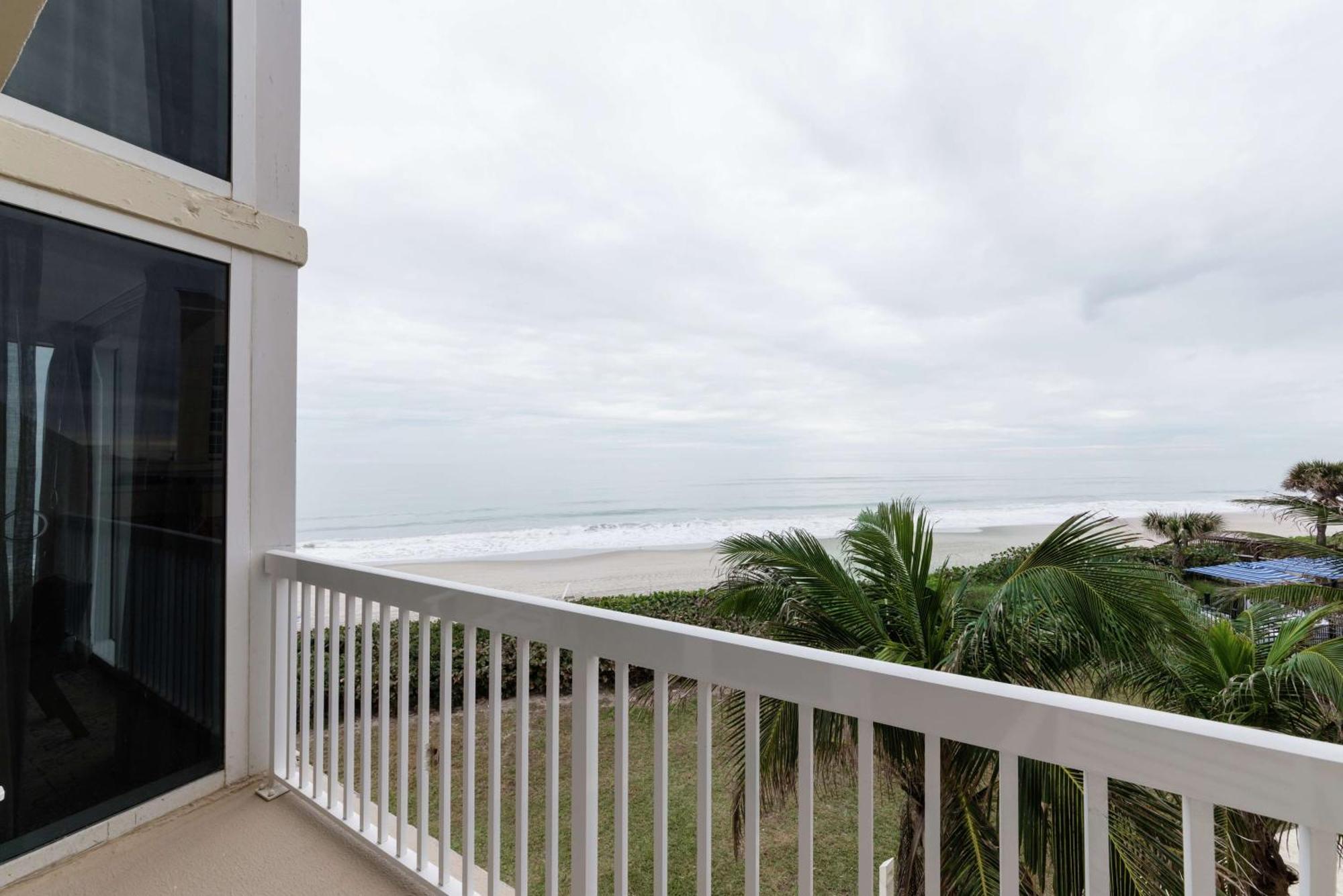 Hilton Melbourne Beach Oceanfront Exterior foto